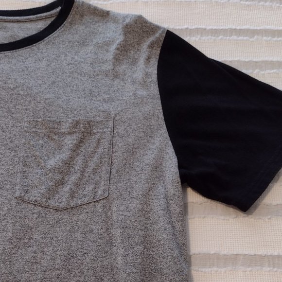 Forever 21 Mens T-shirt - Picture 3 of 6